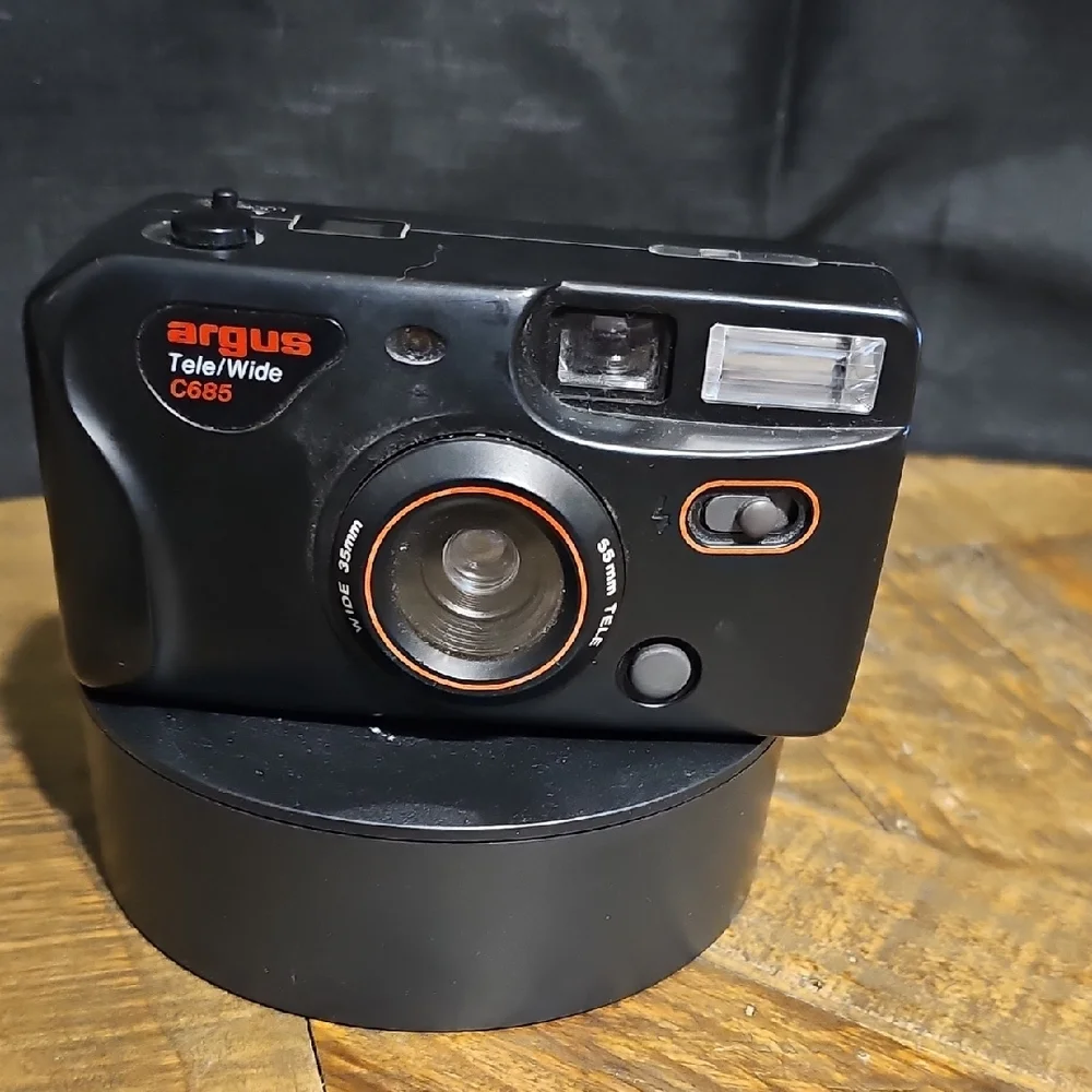 Targus C685 Black and Red Camera